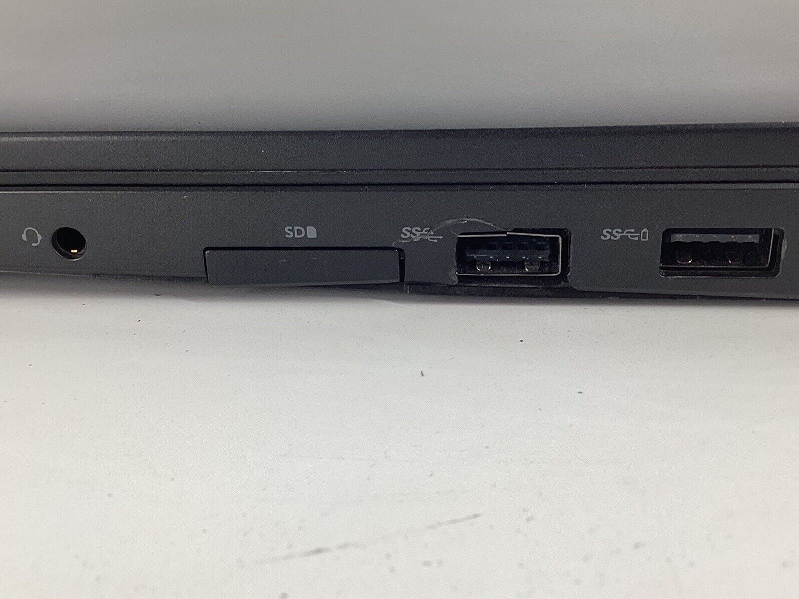 Dell Latitude E5570 15.6" (i5-6300U @2.4GHz 4GB RAM No SSD No OS) No AC B-Grade