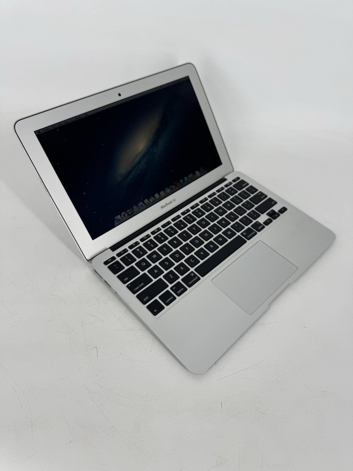 Apple MacBook Air A1465 11.6" (128GB SSD, Intel Core i5, 1.6GHz, 4GB RAM) Laptop