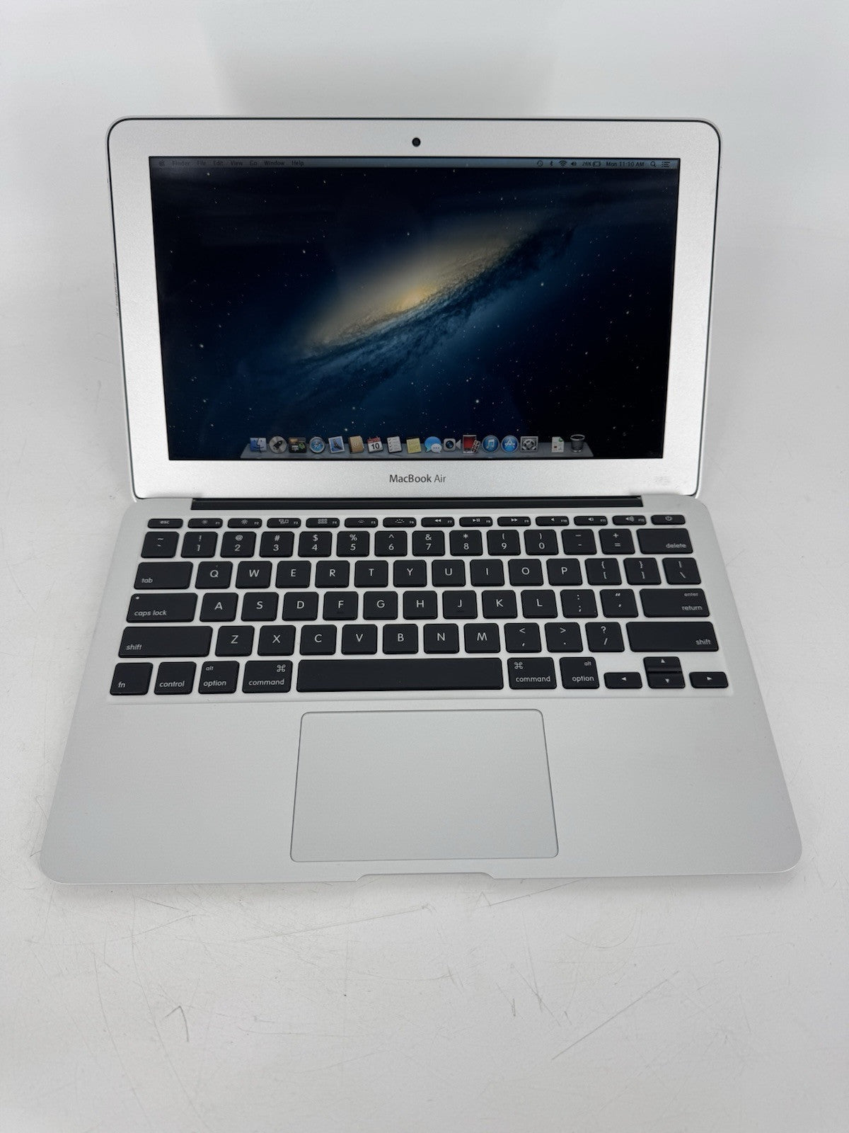 Apple MacBook Air A1465 11.6" (128GB SSD, Intel Core i5, 1.6GHz, 4GB RAM) Laptop