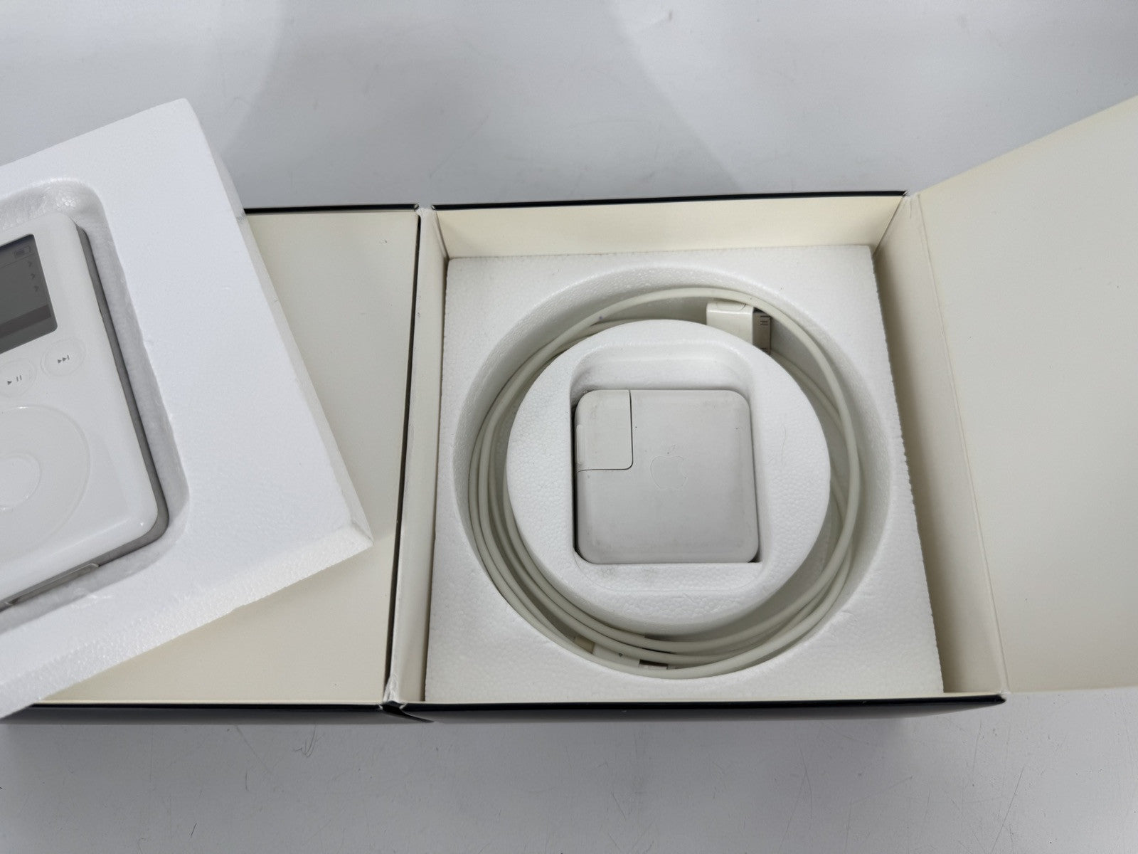 Apple iPod 40Gb M9245LL/A Original Box Dock, Carrying Case’s, AC Charger,Bundled